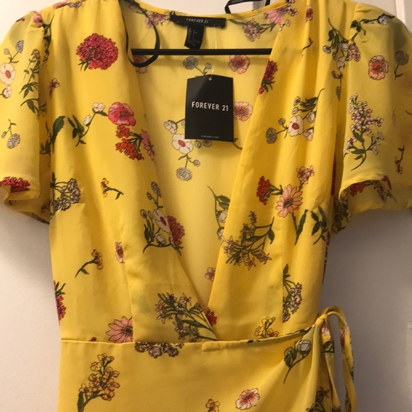 Forever 21 wrap dress - Picture 4 of 4